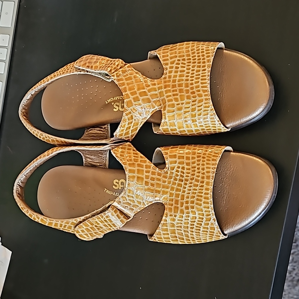 SAS Suntimer Heeled Sandal, tan croc print, size 7 - Picture 1 of 14